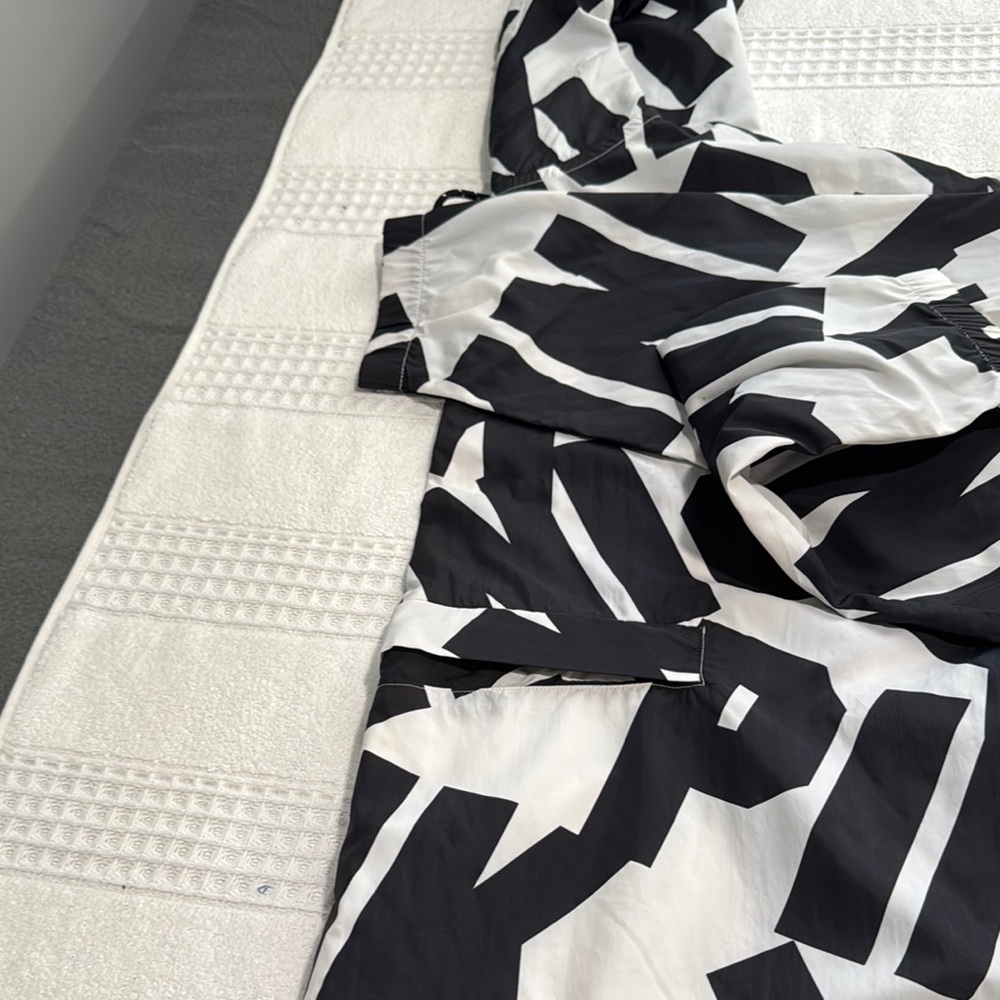 PINK Victoria's Secret Black and White Hoodie WinBreaker not sizes on tag - Picture 7 of 11